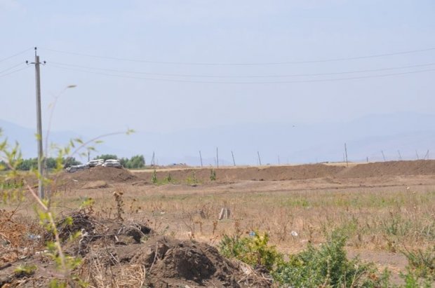 Güllə yağışında "çimən" Çıraqlı kəndi - FOTOREPORTAJ