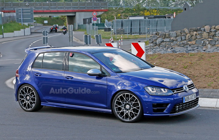 400-сильный VW Golf выехал на Нюрбургринг - ФОТО