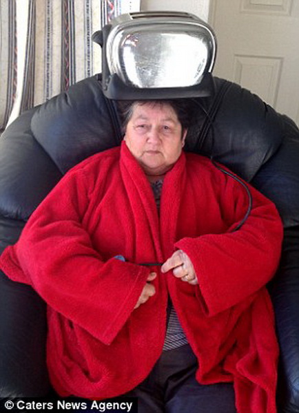 В Британии крутая бабушка стала звездой Twitter - ФОТО