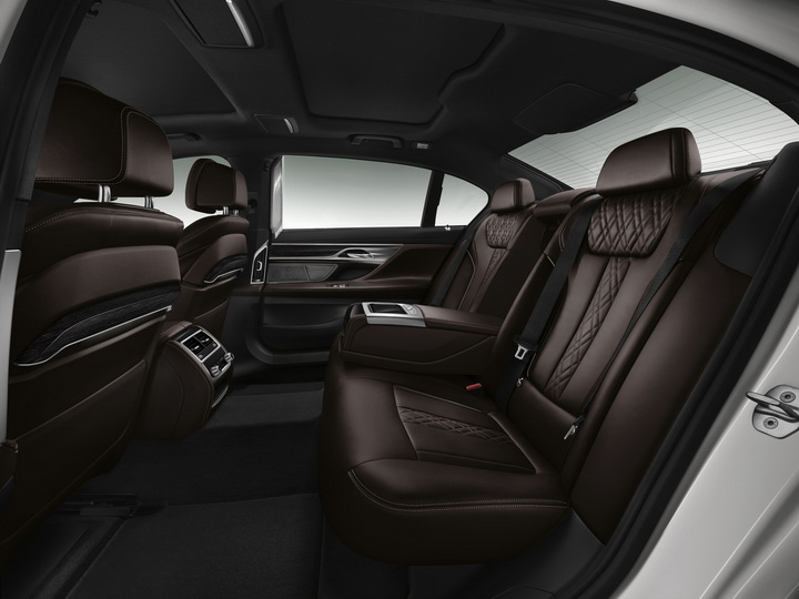 Новый BMW 7-Series представлен официально: все подробности о новинке - ФОТО