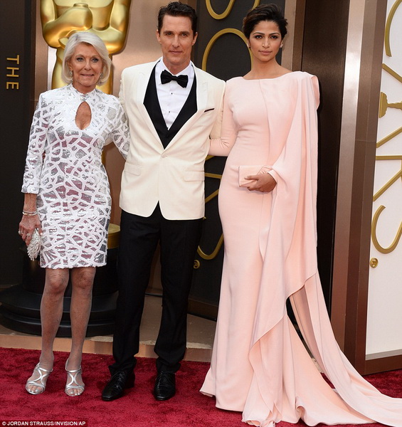 Лучшие образы с красной дорожки "Оскара" - ФОТО