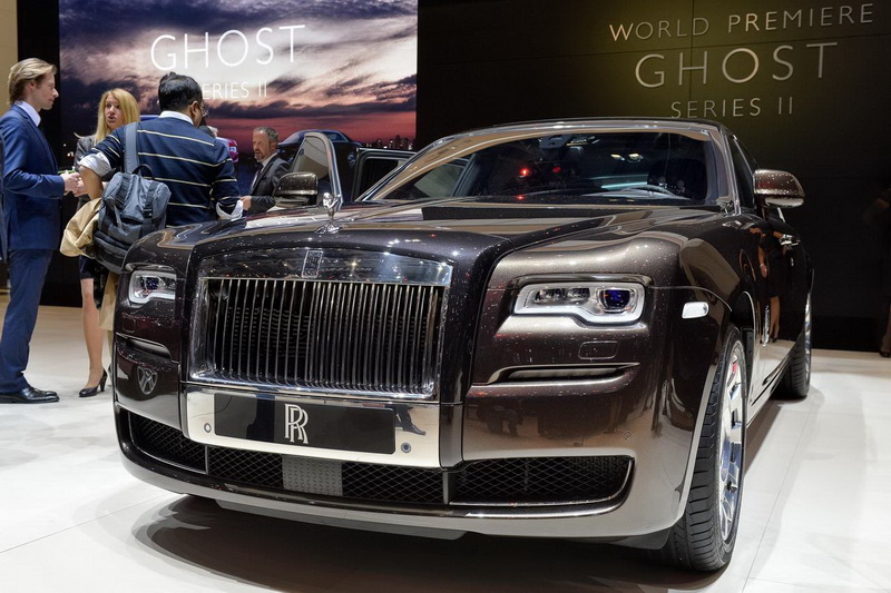 Коробка передач нового Rolls-Royce будет сверяться с картой местности - ФОТО