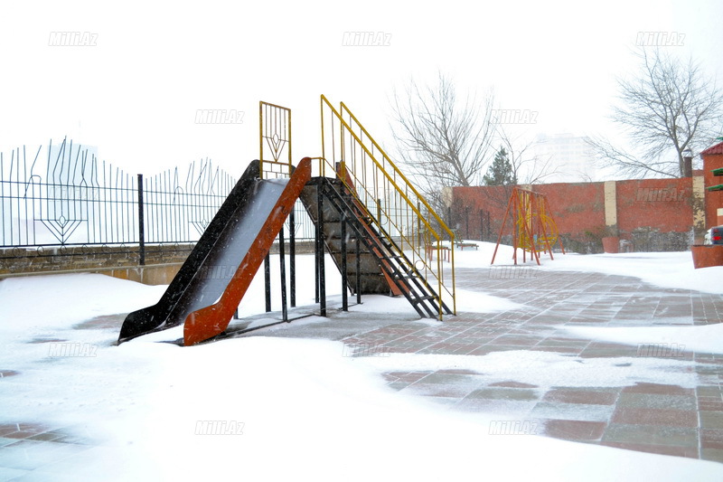 В Баку пошел сильный снег - ОБНОВЛЕНО - ФОТО