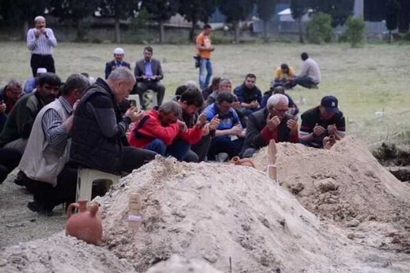 Турецкие звезды разделили горе соотечественников – ФОТО