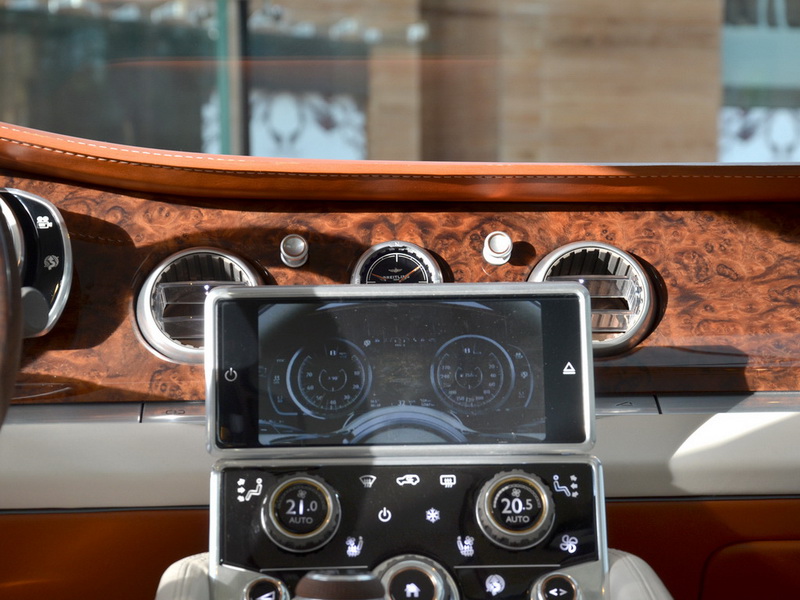 Новое имя для внедорожника Bentley нашли на Канарских островах - ФОТО