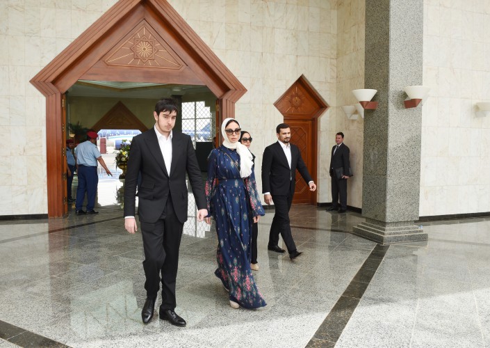 Президент Ильхам Алиев и его супруга Мехрибан Алиева совершили умру - малый хадж в Мекке и посетили мечеть Пророка в Медине - ОБНОВЛЕНО - ФОТО - ВИДЕО