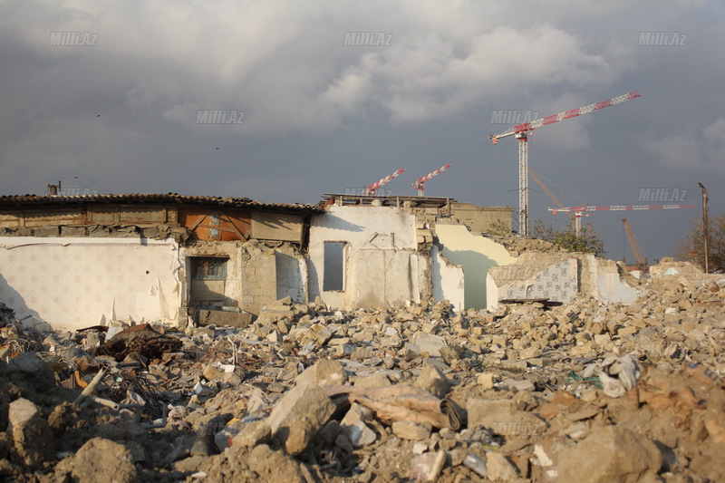 Bakıda Ziya Bünyadov prospektinin ətrafı sökülür – FOTO