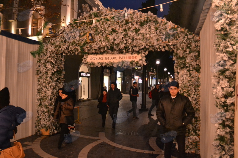 Настоящая сказка: новогодняя ярмарка в центре Баку - РЕПОРТАЖ - ФОТО
