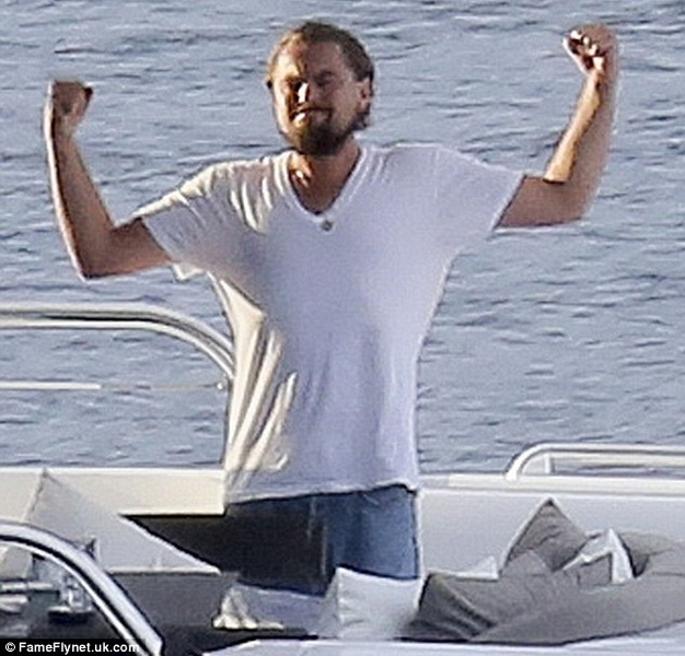 Леонардо ДиКаприо показал свои умения в каратэ на яхте - ФОТО