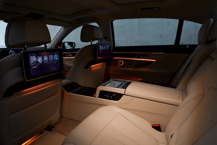 Новый BMW 7-Series представлен официально: все подробности о новинке - ФОТО