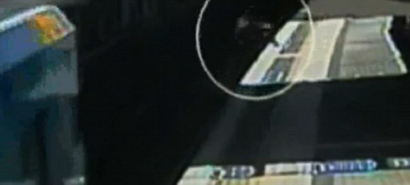 На волоске от смерти: пенсионер упал под поезд - ФОТО