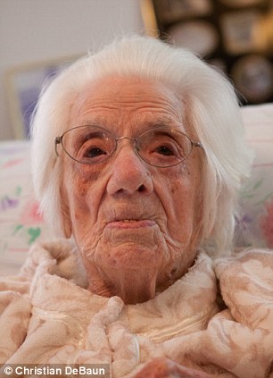 111-летняя американка обняла свою прапраправнучку – ФОТО