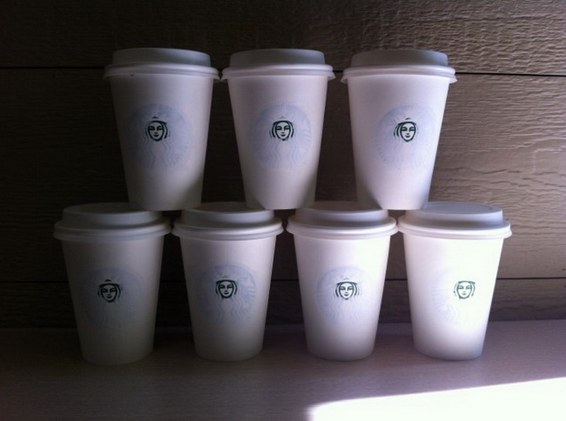 "Картинная галерея" Day.Az: Искусство из стаканчиков Starbucks - ФОТО