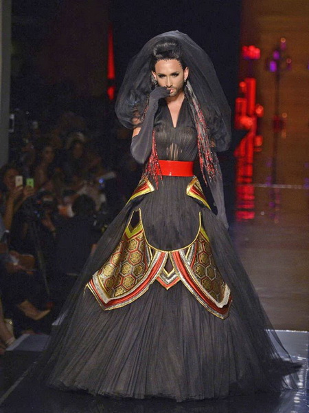 Кончита Вурст стала звездой показа Jean Paul Gaultier - ФОТО