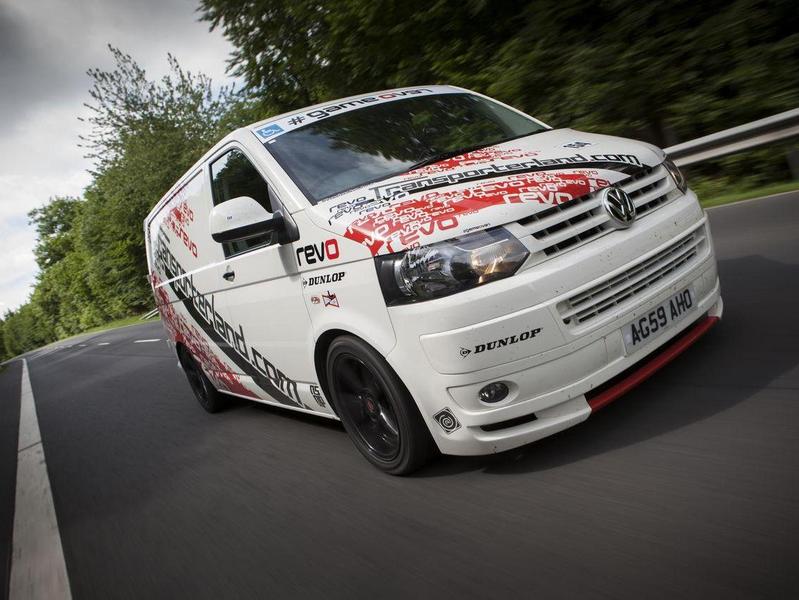 VW Transporter превратили в гоночный болид - ФОТО