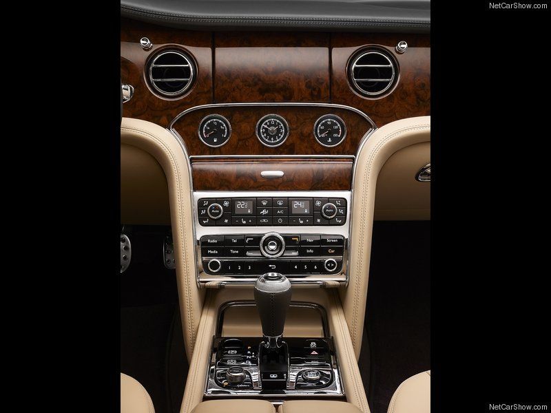 Новый роскошный седан Bentley 2013 года - ФОТОСЕССИЯ