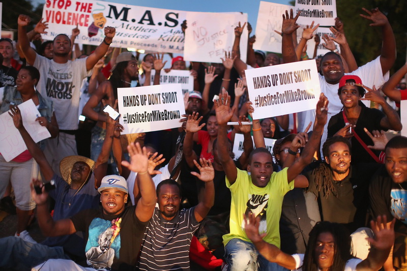 В охваченный протестами Фергюсон вводят Нацгвардию - ОБНОВЛЕНО - ФОТО - ВИДЕО