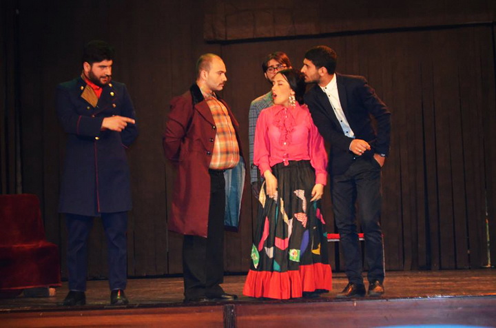 Азербайджанские студенты поставили пьесу Гоголя - ФОТО