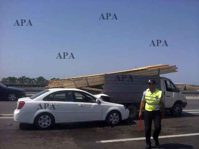 В Баку Chevrolet столкнулся с грузовиком - ФОТО