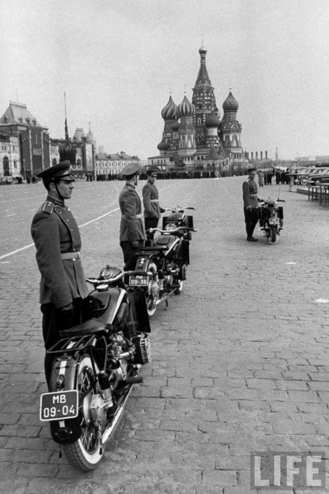 Майские празднования в Москве в 1958 году - ФОТОСЕССИЯ