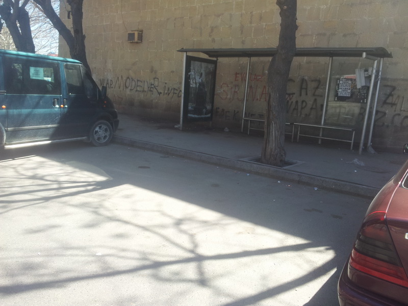 Репортаж с бакинской улицы: почему горожане боятся этой остановки – ФОТО