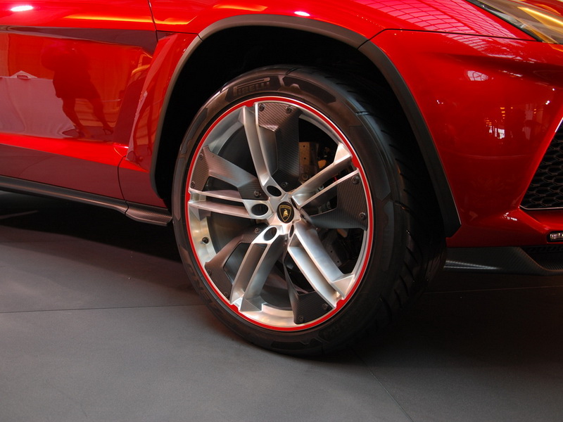 Кроссовер Lamborghini может оказаться неожиданно доступным - ФОТО