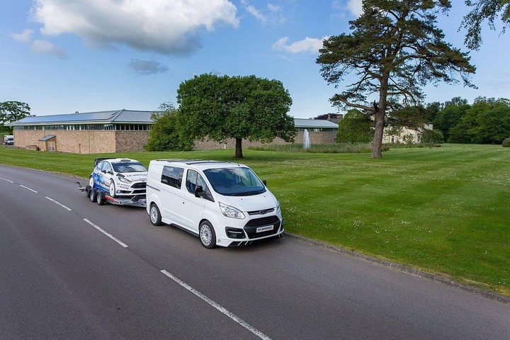 Ford построил "раллийный" автобус - ФОТО