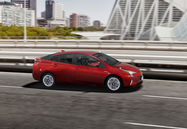 Toyota показала новое поколение культового "гибрида" - ФОТО