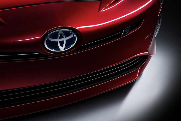 Toyota показала новое поколение культового "гибрида" - ФОТО
