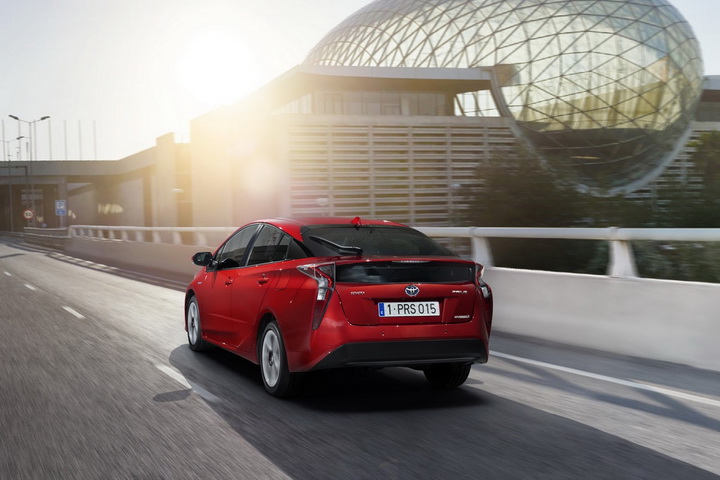 Toyota показала новое поколение культового "гибрида" - ФОТО