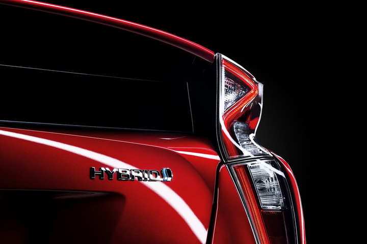 Toyota показала новое поколение культового "гибрида" - ФОТО