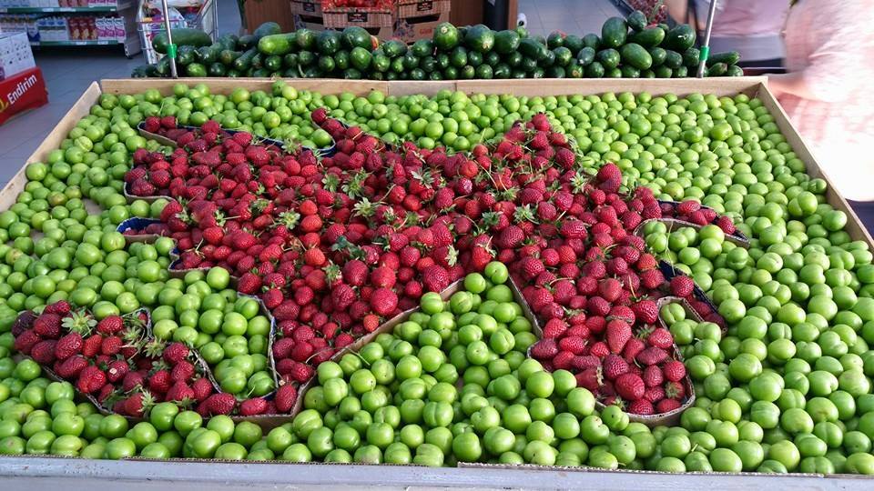 Вкусный креатив от бакинских торговцев - ФОТО